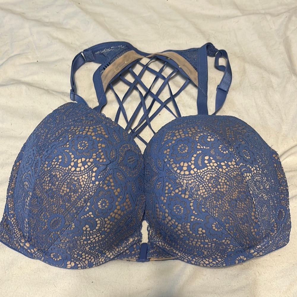 VIctorias Secret 34DDD Very Sexy Push-Up bra. Front close